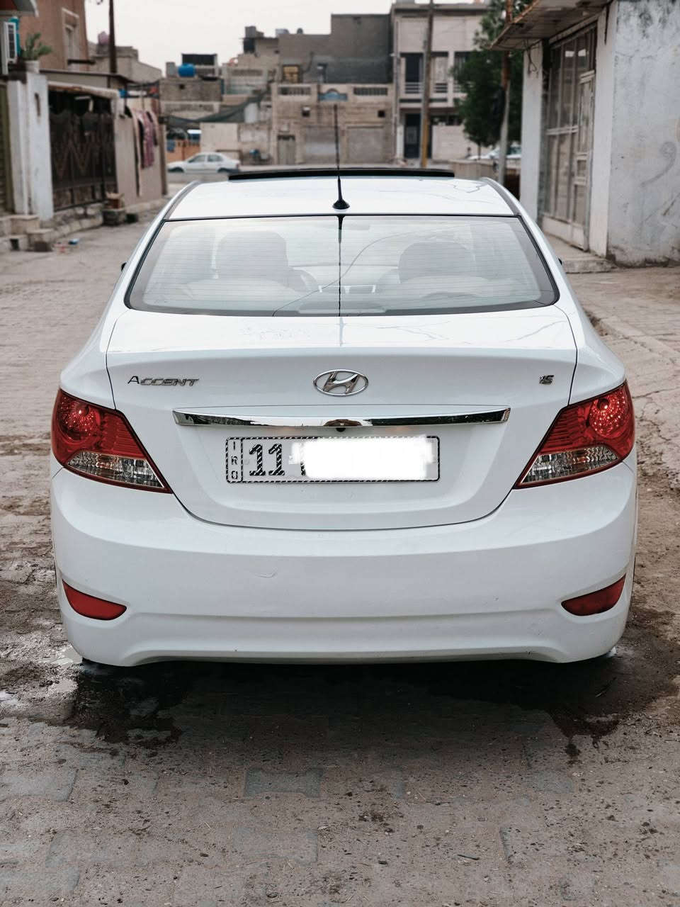 سلام عليكم 
هونداي اكسنت 
موديل 2016
خليجي
السونار مرفق مع المنشور 
بيها حالوب خفيف 
گير ومكينه كفاله 
فول موصفات 
حجم المحرك 1600
دبل قطره 
فتحه سقف 
تحكم استيرن جهتين 
شاشه كبيره 
كامره دواره 
ماشيه 80
كشنات جلد 
دوشمه جديده
تبريد ثلج 
رقم بغداد الجديد 
رقم الانكليزي 
تحويل مباشر 
مكاني بغداد 
ه‍ ‏‪***********
