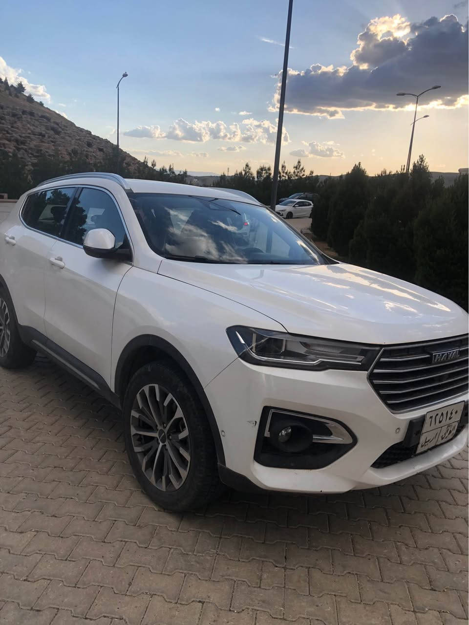 #بۆ_فرۆشتن 
جۆری سەیارە: Haval H6
مۆدێل: 2021
ڕۆیشتوو:54هەزار کم
پستن:٤
مه كينه :٢٠ توربو 
مواسەفات: فوول فوول (Luxury)
• پانۆراما و سەقف سلااید
• ٤ کامێرا و ڕادار و حەساس
• کوشن جلد و کارەبایی + هێته‌ری کوشن و سوکان
• شاشە گەورە، ئۆتۆ ستۆپ، هاند برێک کارەبایی
• بێ بۆیاخ (تەنها تۆزێک ساردی هەیە)
• بە ناوی خۆمە، سەنەوی ٤ مانگی ماوە بەسەر بچێت.
تێبینی: سەیارەکە زۆر پاک ڕاگیراوە و هیچ مەسرەفێکی تێدا نییە.
نرخ:153 وه ره قه و مەعامەلە يه كي كه م .
شوێن: سلێمانی
پەیوەندی: *********** (ڤایبەر و واتس ئەپ) / *********** (ئاسیا) السليمانية, العراق
