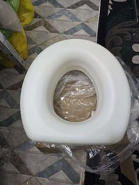 مقعد مرحاض مرتفع • لكبار السن • لذوي الاحتياجات الخاصة