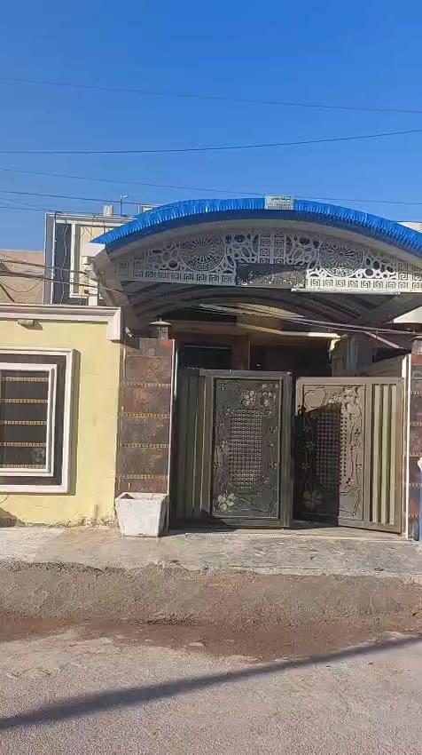 السلام عليكم مشتمل للبيع المساحة ١٥٠ متر الوجه ٦ نزال ٢٥ طابو ملك صرف يحتوي الطابق الأول استقبال هول حولي مطبخ خدمات منور غرفه نوم الطابق الثاني ٢نوم خدمات الموقع مميز البياع الشهداء شارع المضخة الثاني خلف مدرسة المانية الاتصال ***********
