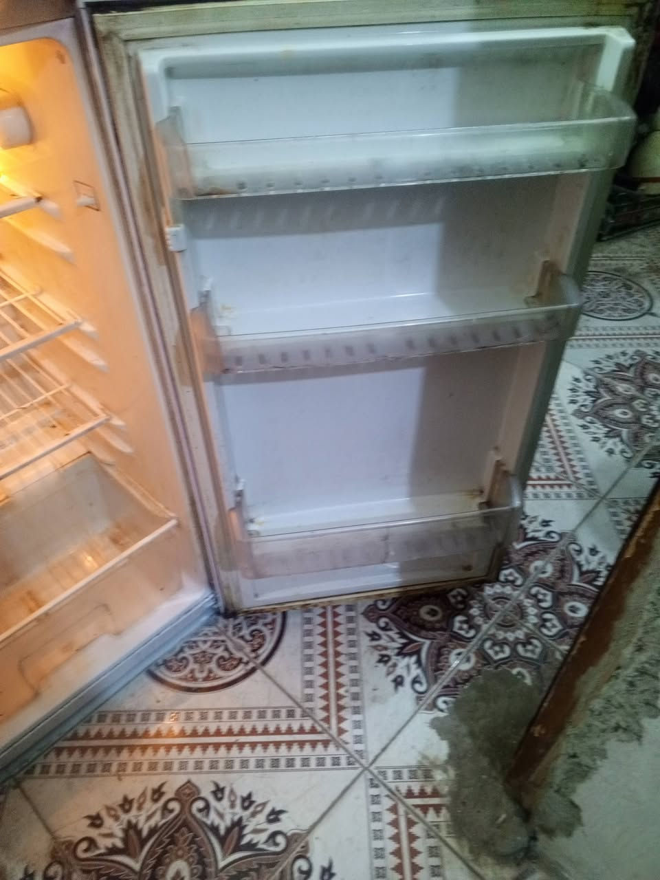 من رخصت صاحب الكروب المحترم السلام عليكم ثلاجه مستعمله للبيع شرط الفحص موطور جديد  العنوان ديالى حي العلمين السعر خاص ***********
