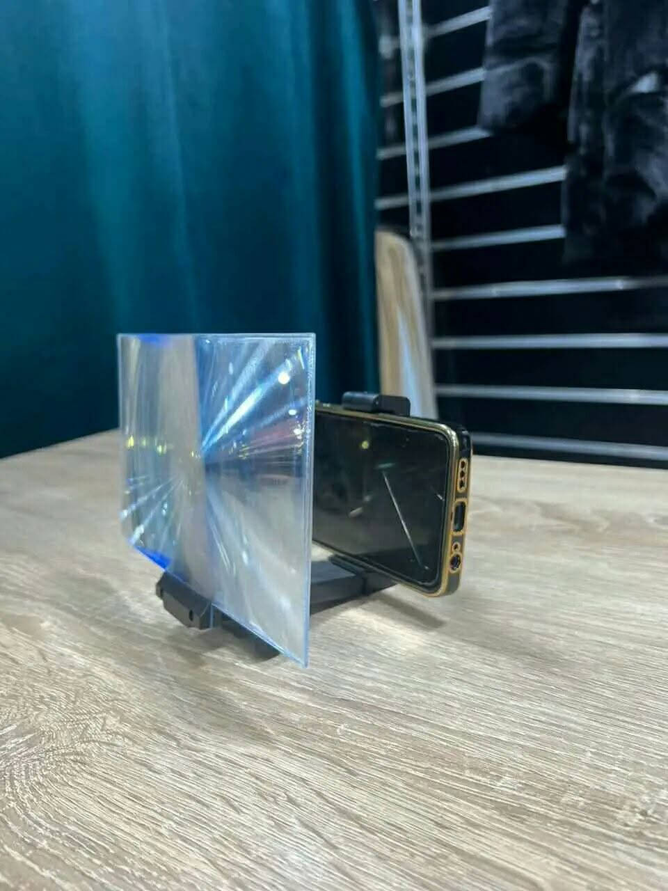 *مكبر شاشة  للهاتف* 📱📱المحمول

✅ يعمل على تكبير شاشة الهاتف بشكل ذكي ومثالي لمشاهدة الأفلام.... 
✅ يقوم بتحسين الصورة  بتكبيرها 🤩🤩  بابعاد مناسبة جدآ 

✅  يقلل من الانزعاج والتعب البصري الناجم عن التركيز على المدى الطويل على الشاشة الصغيرة 🥰


**إذا كنت صاحب هذا الإعلان وتريد حذفه لأي سبب، رجاءا أرسل رسالة إلى الدعم الفني**