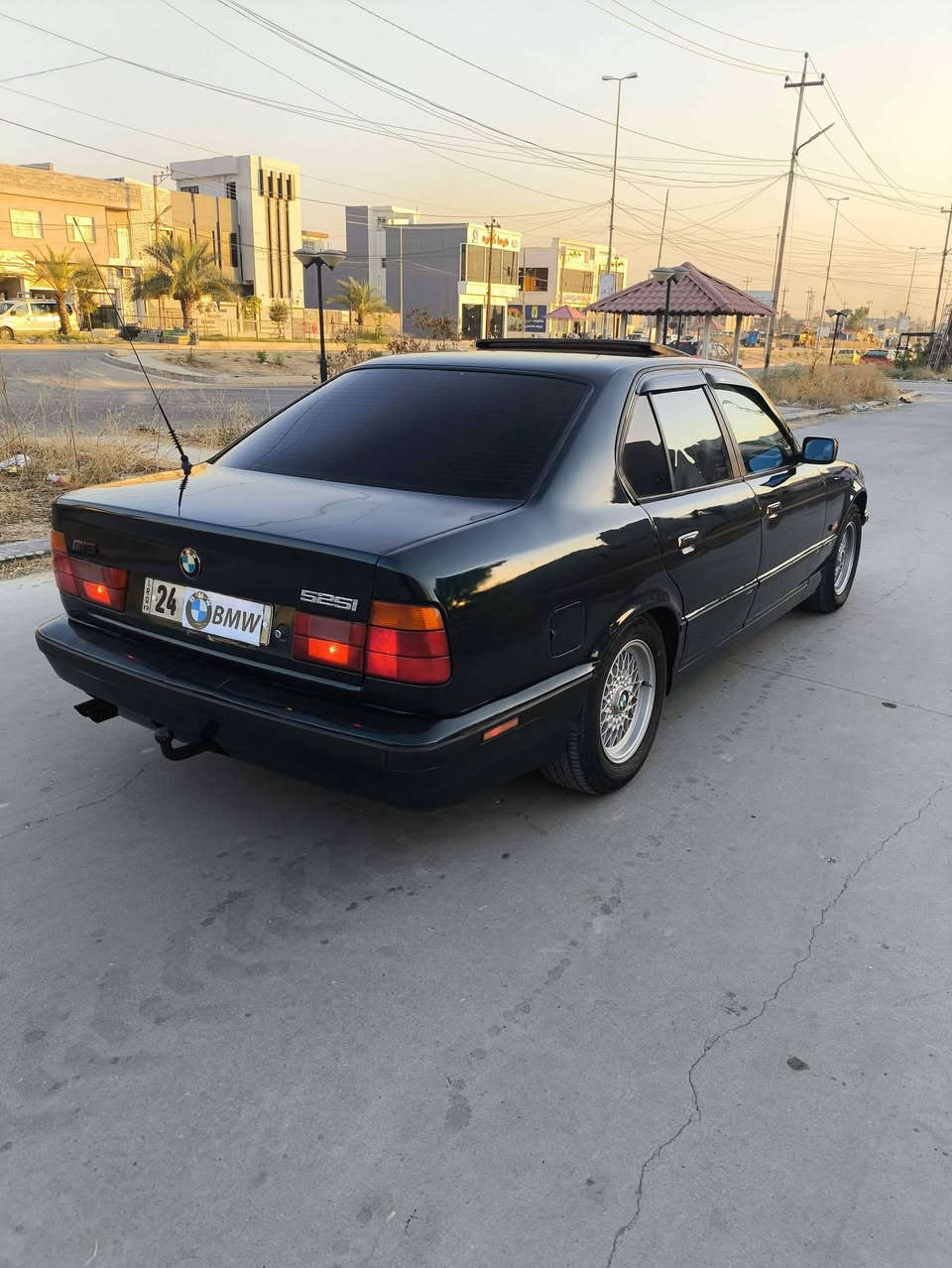 بي ام 525i اصل سنويه وبليته
موديل1991
مكينه كبس
كير توماتيك دبل اوفر
هزة وسنويه ورقم جدد تحويل ثاني يوم
بجم عريض
تبريد ثلج ويه الاسويج شرط
طخم ورة وكدام جديد 
داخل  مخمل صاج دبل ايرباك دبل جكمجه
طخم ويل كب خليه اصلي وتايرات جدد قبل سبوع شادهم
سلايت طكتين
جامات كهرب
كهربائيات وارمنية كلها بلادي 
سستم سماعات ومسجل جدد
CD جنجر
شراي اتصل ***********
***********
