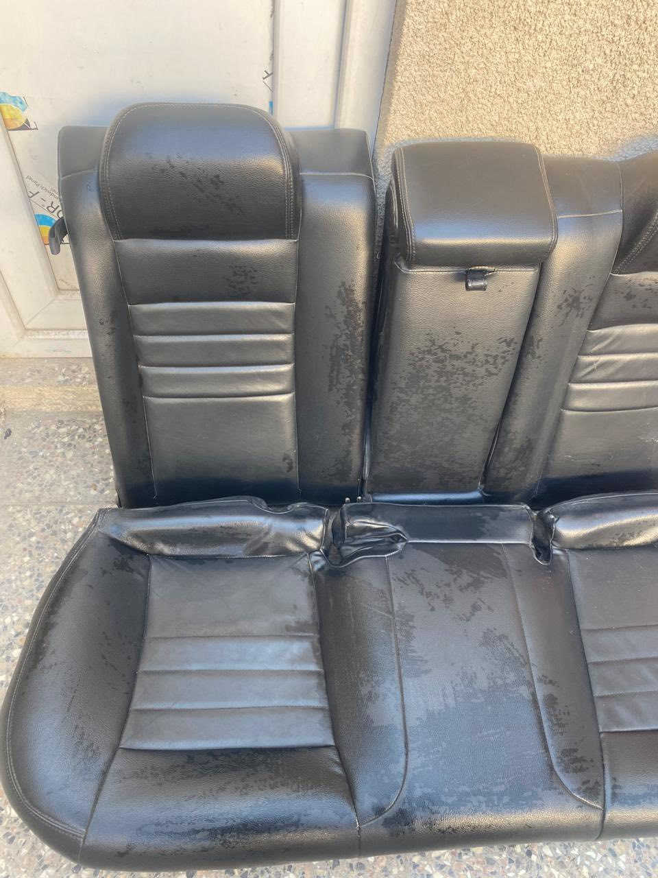 سلام عليكم كشنات جارجر نضيفات بس كشن سايق بي شك  سعر    200  الف                        ***********
