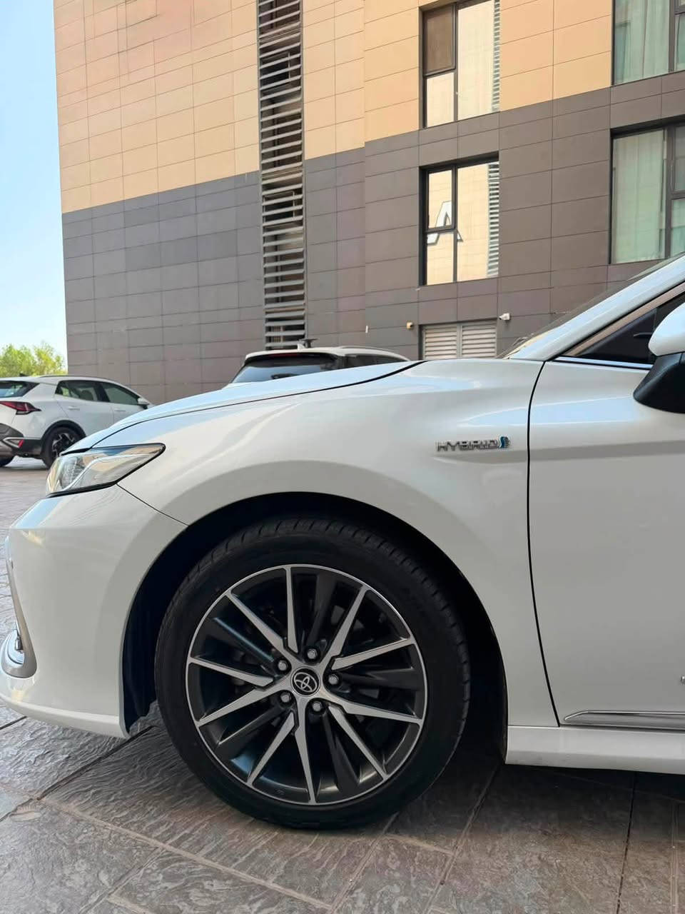 تويوتا كامري هايبرد 2023 وكالة عبداللطيف
Toyota Camry Hybrid 2023

🌍 بغداد - حي الجهاد - مجمع النسيم 

•   🛣️  المسافة المقطوعة    - 41 الف كلم 
 
------------------------------------------------------------ ------
💰 السعر:        22,800$ 
و بيها مجال بسيط 
✅ المواصفات :

🚗 تويوتا كامري 2023 - وكالة عبداللطيف
📍 الممشى: 41,000 كم

⛽ الوقود: هايبرد
⚙️ المحرك: 2.5 لتر
🔧 ناقل الحركة: أوتوماتيك
🛞 قياس الويل: 17 إنش
✨ سيارة اقتصادية وعملية باستهلاك وقود ممتاز واعتمادية عالية، مناسبة للاستخدام اليومي والسفر.
✅ ناقل حركة أوتوماتيك
▪️ شاشة لمس
▪️ Apple CarPlay
▪️ Android Auto
▪️ بلوتوث
▪️ كاميرا خلفية
▪️ حساسات أمامية وخلفية
▪️ مثبت سرعة
▪️ تشغيل بصمة
▪️ دخول ذكي بدون مفتاح
▪️ شاحن لاسلكي
▪️ نظام مراقبة ضغط الإطارات
▪️ شاشة عدادات رقمية
▪️ إضاءة LED
▪️ تحكم بالمقود متعدد الوظائف
▪️بردة خلفية 

***********
