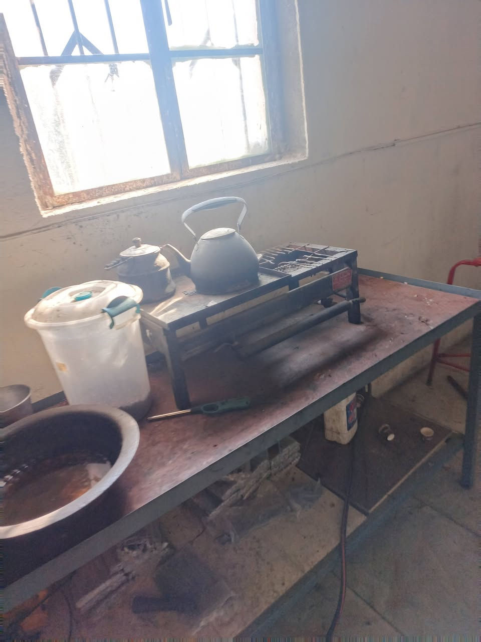 السلام عليكم غراض للبيع 
تخم جلد ٦٠ مقعد
سنكي دبل مرمر  ثلاث متر وارتفاع متر  
سبالت ثنين طن عامودي ستعامل موسم واحد عدد ثنين
مبرادات حجم ٥٠  استعمال موسم واحد عدد ثنين 
مبرده عملاقه عدد واحد عاطله شاشه فقط 
ميوزه طعام عدد عشره MDF دائري عرضه متر 
مجمده عدد واحد  ستعمال موسم واحد 
ميوزه حديد عدد تلاثه عرض ٦٠ سنتمتر وطول اربعه متر 
منضومه كامرات عدد ثمانيه درجه أولى تصوير ليلي نهاري 
بلازمه عدد واحد حجم ٣٢
سستم صوت دبل سماعه 
منضومه قنوات مشفره
منضومه انترنت درجه اولى 
(وهواي نواعم ما ذاكرهن) 
اليحب ياخذهن شلع يخابرني ويدلل 
طباخات عدد ثنين 
قلايه همبركر كبير 
كابسه همبركر  
قنينه غاز 

تواصل  ***********   مكاني بابل العلوية شريفه بنت الحسن
