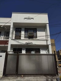 للبيع  دار ٥٠م جبهه ٥ متر  طابقين ونص يحتوي على ثلاث غرف نوم  واستقبال...