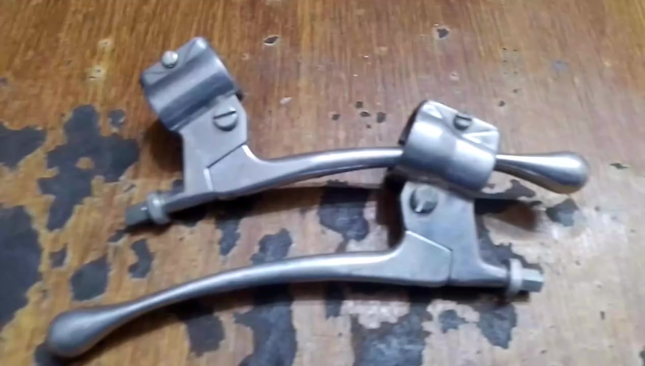 سلام عليكم اخوان غراض امزت للبيع كله الماني اصلي  DDr جديد بل كارتون مال واحد وثمانين توصيل موجود كافه المحافظات العراق ***********
