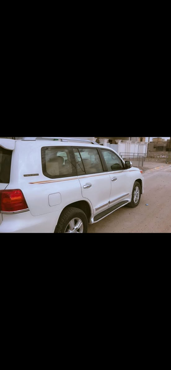 السلام عليكم 
لاندكروز  GXR بريم 2015  V8 
مكفوله كفاله عامه عدا البارد الموضح بالسونار 
للاستفسار على الرقم ***********
