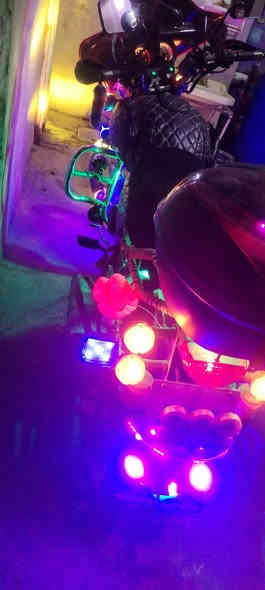 السلام عليكم دراجه دايوان جبلي موديل 19للبيع دراجه نظيفه خير من الله واوراق كامله اتروح گبل اتحول كامله من كهربائيات وزوج تايرات وجديده والله وهذه رقمي ***********عل الفيس مامتواجد
