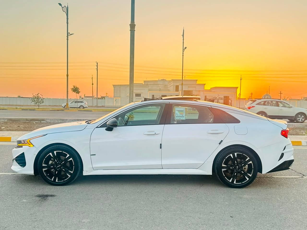 ⚪️⚪️K5 كيا ⚪️⚪️
GT LINE
فول ١/١ 
بانوراما 
بصمه 
جلد 
كشن كهرباء 
فول تحكمات
سايد بريك بصمه
رادار جانبي /تحديد مسار 
اشاره بالمرايا 
حساسات خلفي 
لايت  زنون …..#لد /بك لايت #لد 
ويل كب كروم 
ماشيه 72mi
وارد امريكي 
حادث چاملغ/نص البنيد صبغ
رقم بغداد تحويل 
العنوان واسط/الصويره 
للاستفسار ***********
