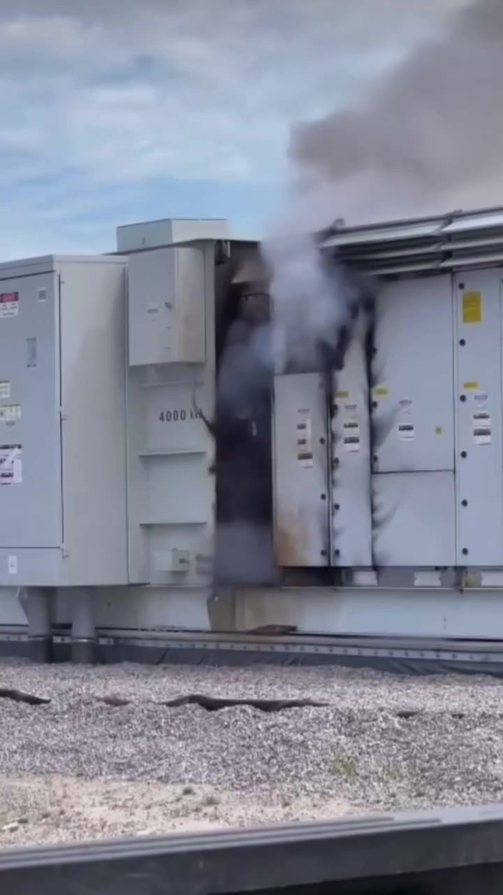 السلام عليكم
تم صيانة انفيرتر 5.5Kw شورت في مدخل البطارية 
بأحدث الاجهزة وكادر متخصص بالصيانة اكثر من 4 سنين 
لتحير بأنفيرترك لاسامح الله عاطل دزه لمركزنه واحنه انرجعه الك افضل من الاول 
تواصلو ويانه ***********
