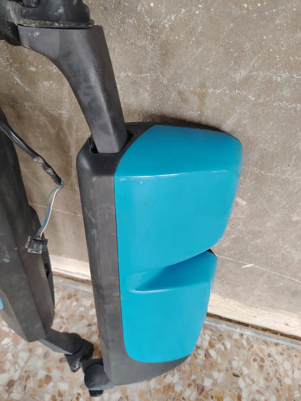 سلام عليكم مريات مال اكتروس  حواجب الرقم: ***********
