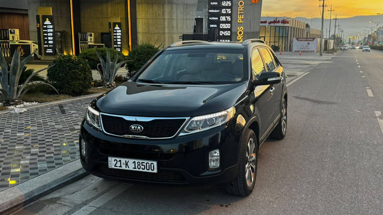 كيا سورنتو 2015 وارد خليجي للبيع 
السياره بدون حادث وبدون قطره صبغ 
محرك 2400 دوش مجفت تجفيت مضبوط وبشرط الكير والمحرك 
المواصفات: 
بصمه تشغيل 
بصمه ابواب وترحيب 
ليد امامي خلفي 
حساسات امامي خلفي 
كشن كهرباء 
شاشه لمس 
تبريد مركزي 
ويل كروم 
مرايات شفط 
اشاير بالمري 
تحكم ستيرن 
بردات خلفيه 
شعار سورنتو بالدوسات 
داخل بيجي 
تدفئه وتبريد بشرط 
رقم وسنويه جديده للـ 2030
الهزه وفحص المورو جديد 
رقم السياره مميز 
والسيارة جاهزه وبدون اي مصرف 
عنوان السياره سليمانيه 
سعر السياره 163 وبيها مجال بسيط
للتواصل *********** السليمانية, العراق
