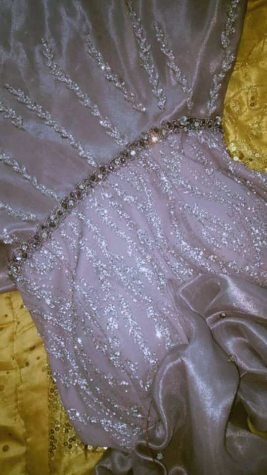 فستان قياس 44/42
سعره 25بس 
نضيف جداً كلوش وفخم اقماشه الواكف يموت بلحقيقه افخم بهواي من صوره


**إذا كنت صاحب هذا الإعلان وتريد حذفه لأي سبب، رجاءا أرسل رسالة إلى الدعم الفني**