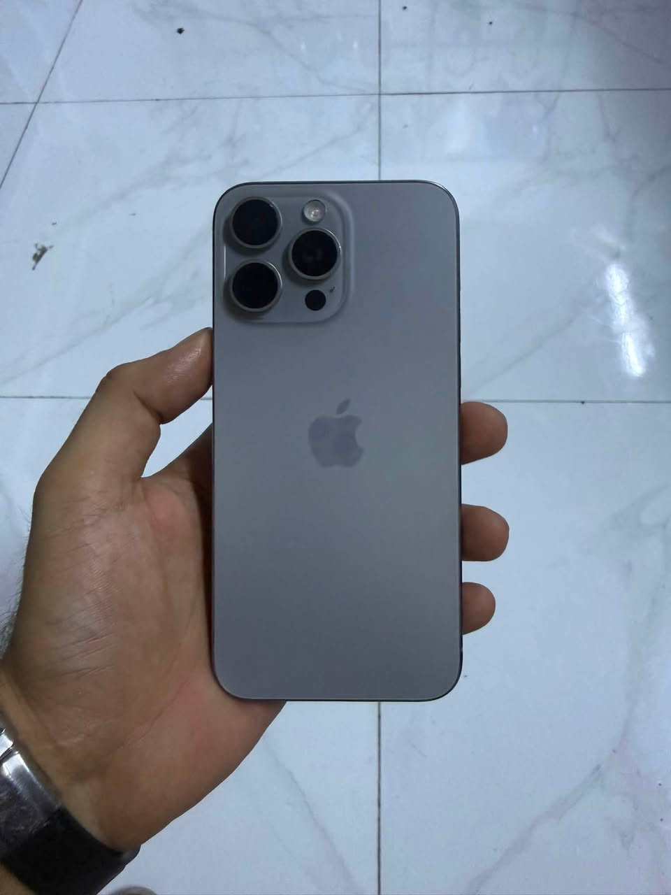 السلام عليكم
iPhone 15pro max 

نضافة 100‎%‎ 

بطارية 🔋 87 %

فقد مبدل شاشة تفصيخ 

جهاز نضيف خير من الله 

‭***********‬
