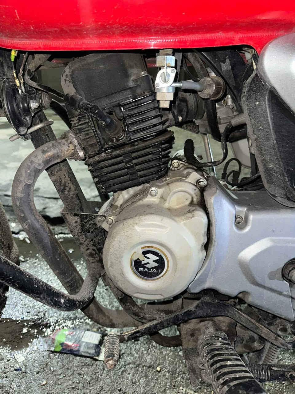 يالله السلام عليكم بوكسر 22  رقم بغداد انكليزي تحويل ثاني يوم الدراجه خير من الله بس اشويه وصخه منوره المطر  مكينه خرسه عنوان بغداد عامريه مستعجل على بيعتها  السعر 2000 وبيها مجال للطيبين *********** متواجد واتساب وفيس
