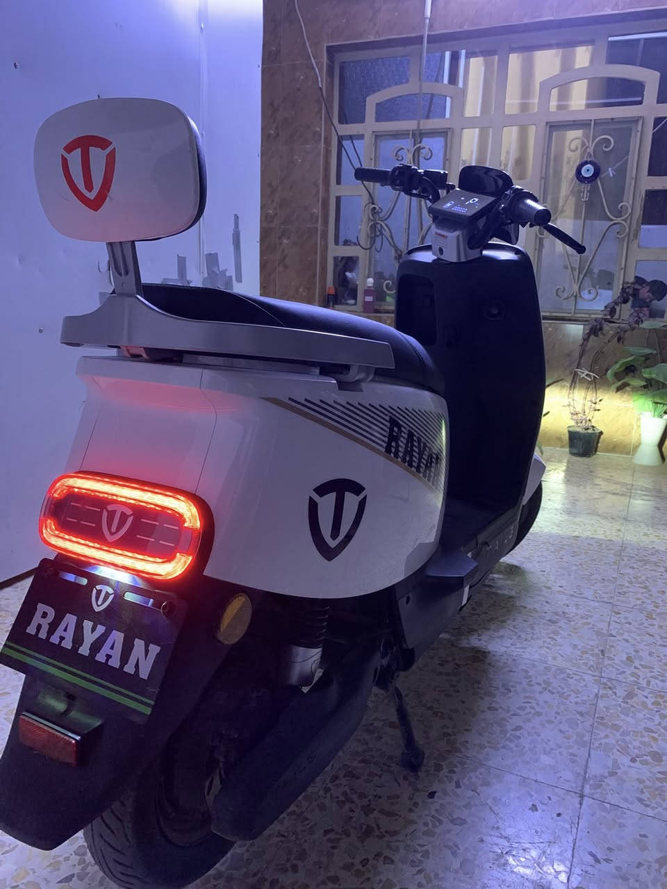 دراجه ريان شحن كلش نضيفه بصمه عدد2 تشغيل عن بعد تمشي 65كيلو دراجه صارله شهرين يمي كلش نضيف سعر 750الف وبيه مجال لاتصال بالرقم *********** عنوان مدينة الغزالية
