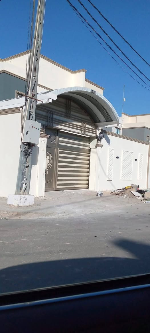 السلام عليكم صباغ وجهيات وحداديه وعمل فلين سقف عمل بديل الرخام وبديل الخشب عمل لوحات  جدران عمل اطارات خرجيه عمل سحبات الستفسار مرسلت الصفحه أو الاتصال بل رقم الهاتف ***********
