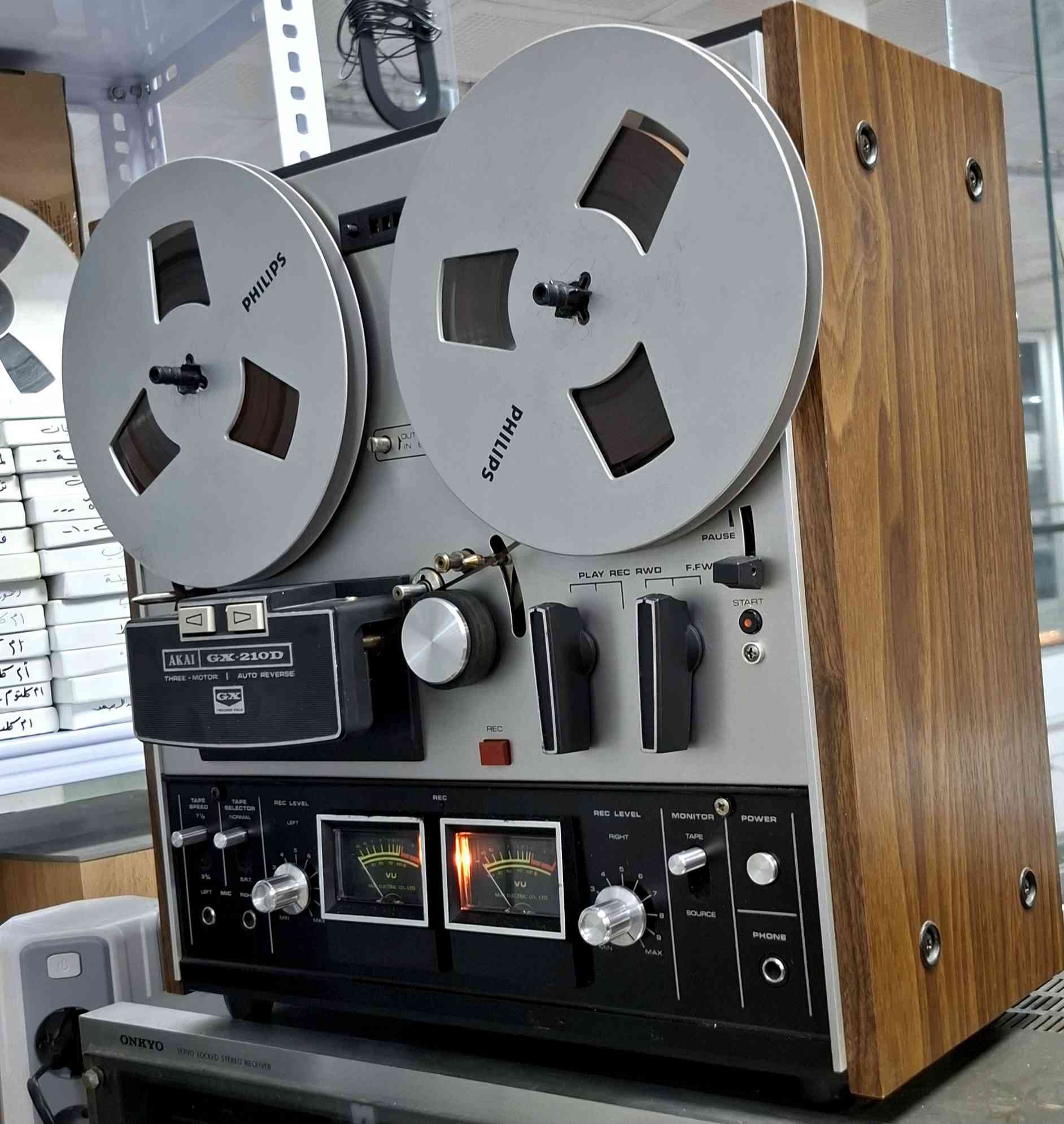 AKAI GX - 210 D AUTO REVERSE
تیب بكرة اكای 7 انج 
اوتو ریفیس - قلاب و 3 موتور 
نظیف جدا جدا 
مكانی اربیل 
توصیل موجود 
واتس اب / ***********
