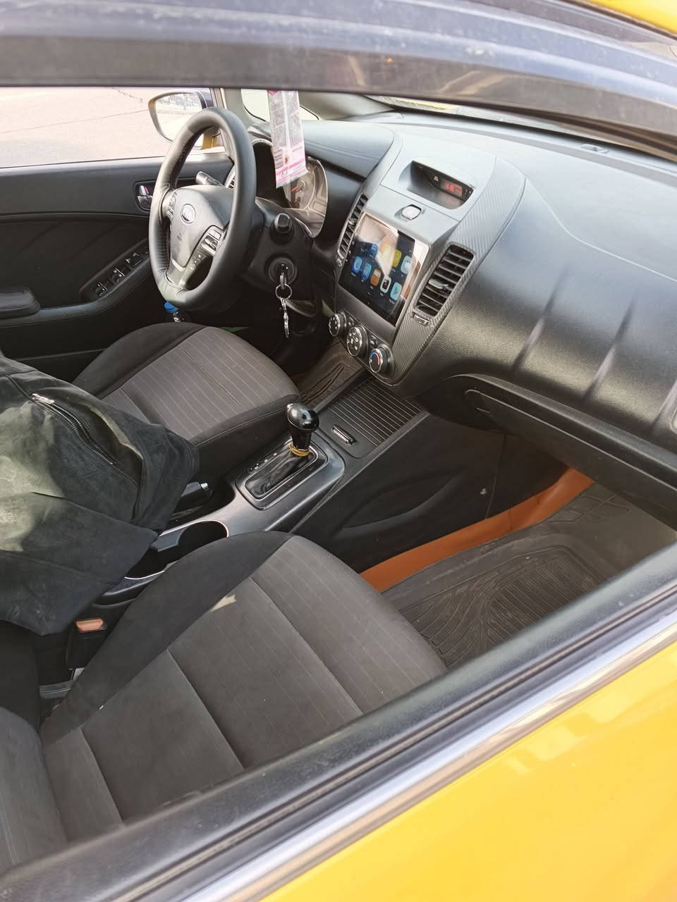 السلام عليكم كيا فورد 2015 وارد امريكي فقط بدون دواخل السياره باسمي جاهزه من كل النقوصات السعر 95 وبيها مجال غير متواجد على الفيس رقم الهاتف،***********
