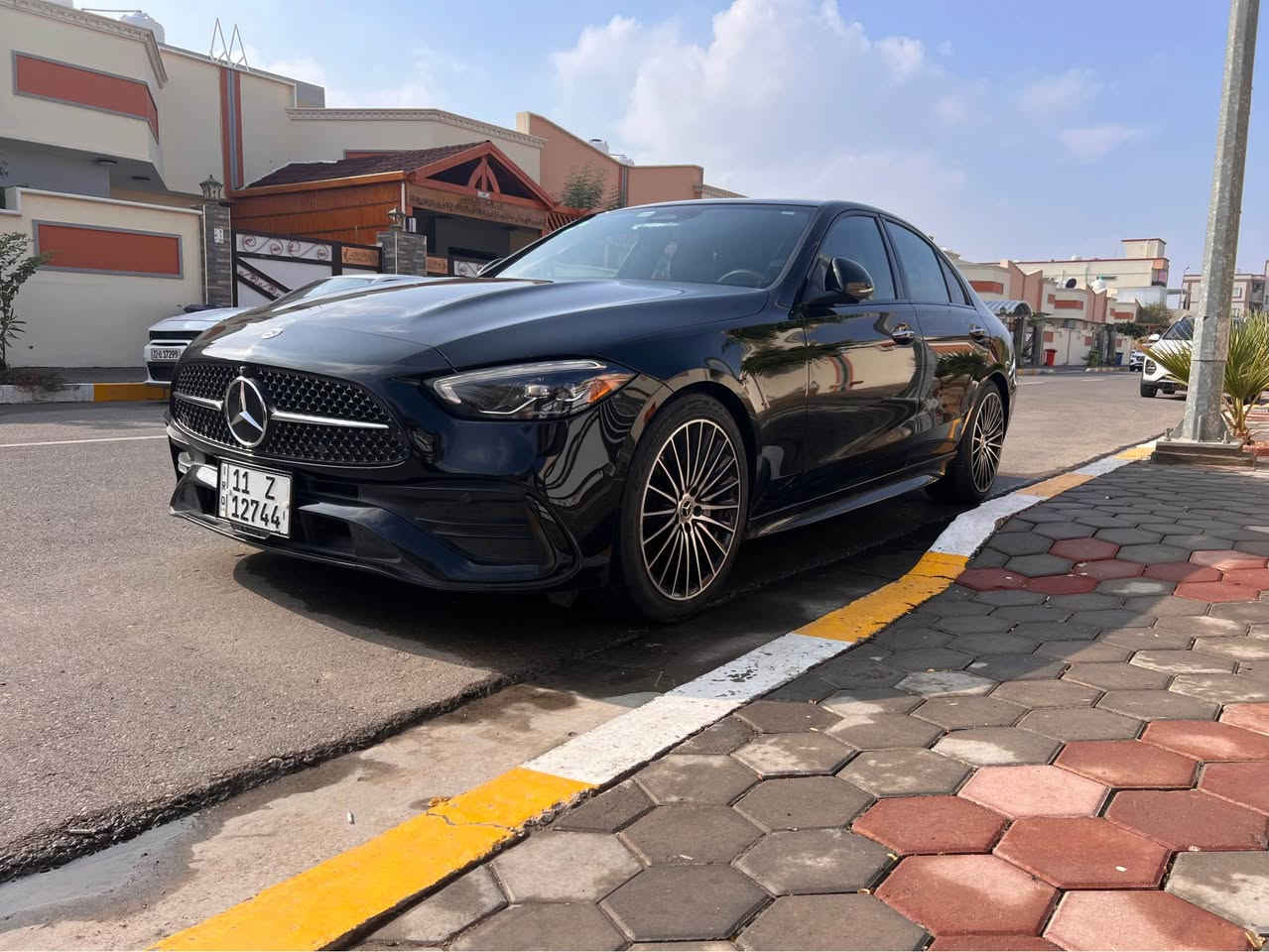 � للبيع مارسيدس C300 موديل 2024

وارد أمريكي
ممشى: 23,000 كم
رقم الشاصي: WIKAF4GBXRR188171

المواصفات:
كت AMG بلادي – ويل AMG
محرك 4 سلندر 2000 تيربو
كير أوتوماتيك 9 سرعات + شفتات ستيرن
زينون مع إشارة LED
كراسي كهرباء (تدفئة + تبريد + مساج)
بانوراما – إنارة داخلية 64 لون
5 أنظمة قيادة
نقاط عمياء
حساسات أمامية وخلفية وجانبية
كاميرات 360 درجة
صندوق خلفي كهربائي
اصطفاف أوتو
شاحن وايرلس
نظام صوت Burmester عدد 15 سماعة

السنوية جديدة
المحرك والكير مكفولين

الحالة:
تقرير غرق
كفالة بدي + محرك + كير + دواخل
بدون ولا قطرة ماي شرط الفحص

📍 المكان: البصرة – مدينة الأمل
💰 السعر: 37500
📞 رقم التواصل: *********** البصرة, العراق
