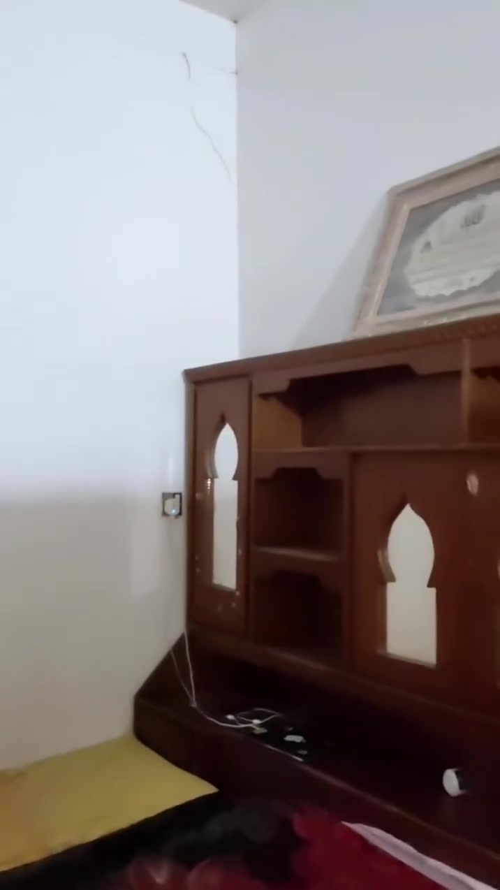 غرفة احطاطة ٦ بيبان شغل فلوجة للبيع سعرها ٧٠٠ وبيها مجال 
الي يريد يشتري يتواصل ع هذا رقم ***********

