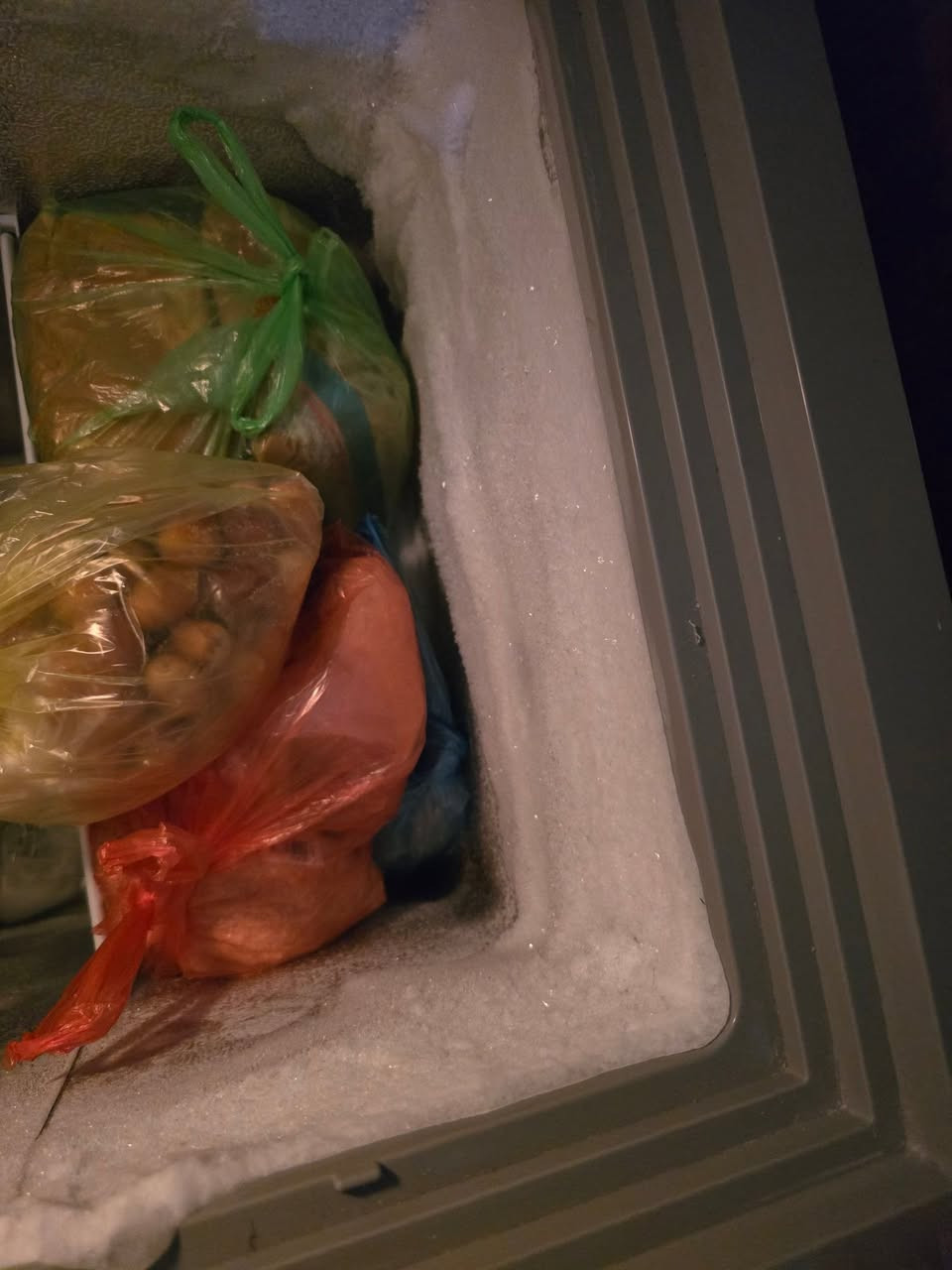 مجمده للبيع جديده مستخدمه شهر ...السعر ٤٠٠ للاستفسار ..***********..بابل مركز المدينه
