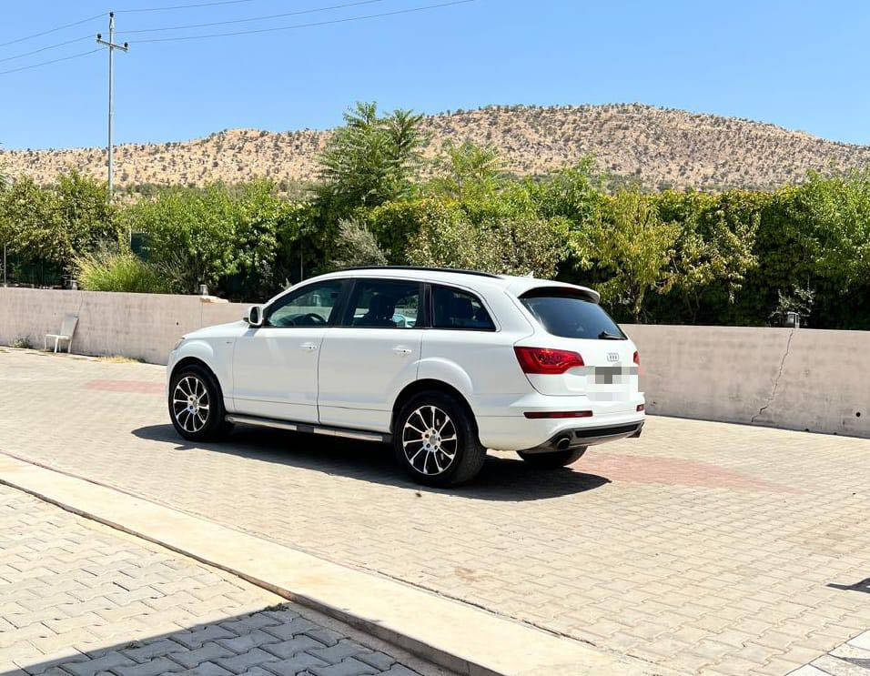 للبيع اودي q7 موديل 2014    ديزل     7راكب
فول مواصفات فئة S  line
رقم إنكليزي الجديد شمالي بأسمي 
محرك 3.0 تيربو 
فتحة بنورما 
كشنات كهرباء وخزن + جلد وتدفئة امامي وخلفي 
تبريد اربع قطع ثلج
ويل كب حجم 20 رياضي
اشاير مري
بصمة + سويج
دبلات جوبلس تحكم بالارتفاع والنزول خمس وضعيات
جنطة كهرباء
حساسات امامي وخلفي 
ثلاث وضعيات قيادة عادي ونورمل و سبورت
بردات ابواب وجنطة
فور ويل 
محرك بي بخار
السعر 165$
وياها كصة محرك مع التفرعات كاملة والضفيرة والعقل مع الكير ولو كير والصدر الامامي كامل + فريم ممه والكاردن الامامي الي يحب ياخذها وياهم نتفق ع السعر
مكان السيارة بابل

***********
