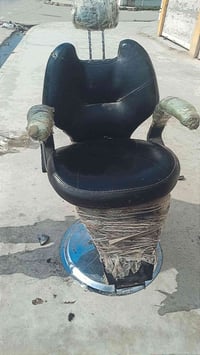 كرسي حلاقه • للبيع