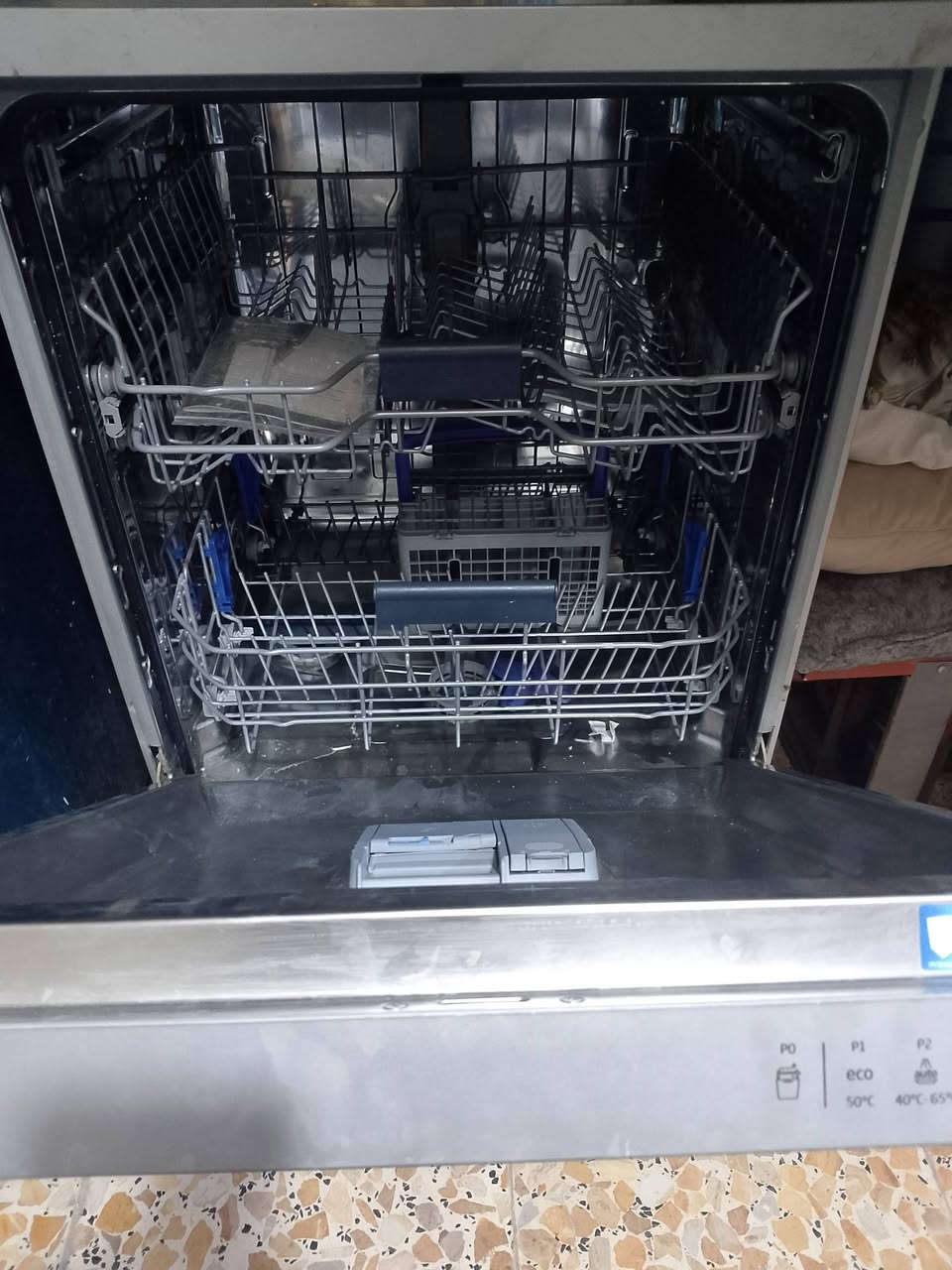 غسالة صحون جديده
النوعيه بيكو تركيه
العنوان البصره ابو الخصيب العوجه الرقم 
***********
