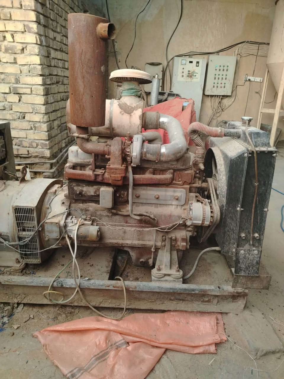 السلام عليكم 🔹 للبيع مولدة صيني 100 KVA 🔹

مولدة صيني 100 KVA جاهزة للشغل وبحالة جيدة جداً، مناسبة للمشاريع والمعامل والمحال التجارية والمجمعات السكنية.

✅ شغالة وجاهزة للفحص والتجربة
✅ محرك ديزل اقتصادي
✅ تبريد مائي
✅ نظام ثلاثي الطور (3 Phase)
✅ مناسبة للعمل المستمر والطوارئ
✅ قدرة 100 KVA / تقريباً 80 KW
✅ تردد 50Hz وسرعة 1500 RPM 
📍الموقع  بابل مركز المدينة 
📞رقم الهاتف : ***********
