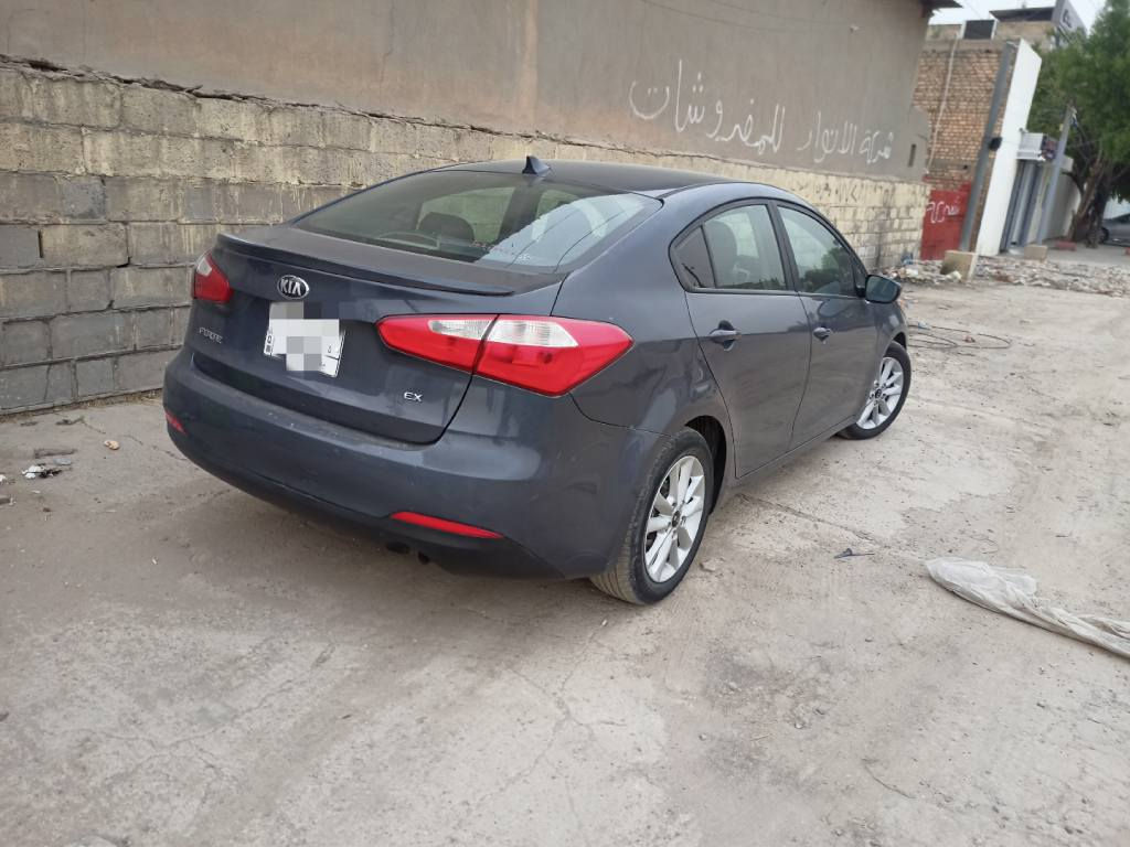 فورتي امريكي ضربه خلفيه .  تقرير موجود صندوق وجاملغ بارد تصليح الوارد  ، بيهه قطع صبغ وتلحيظات بسبب لونها يجرد. محرك وكير مكفول  نظيفه وماشيه 73 الف ورقم بغداد باسمي تحويل ثاني يوم . ايرباك سليم غرفه وارضيه مدوشمه والشاشه اندرويد . تايرات جدد. اتصال *********** بغداد الكرخ سعر 95 وبيه مجال . بغداد, العراق
