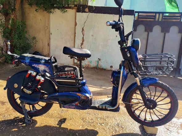 للبيع باسكل شحن حجم 20 
امس بدلت بطاريات الريان بدلت 5 بطاريات وشديت دسك جديد وتايرات جدد الباسكل شغال من كلشي بس اللايت مكطوم وايره ومنندله والباقي شغال اشاير شاشه هورن شغال شاحنه هاتف بي ماسكة هاتف بي  السعر 230 وبي مجال مكان كوفه 
الرقم *********** بي واتساب
