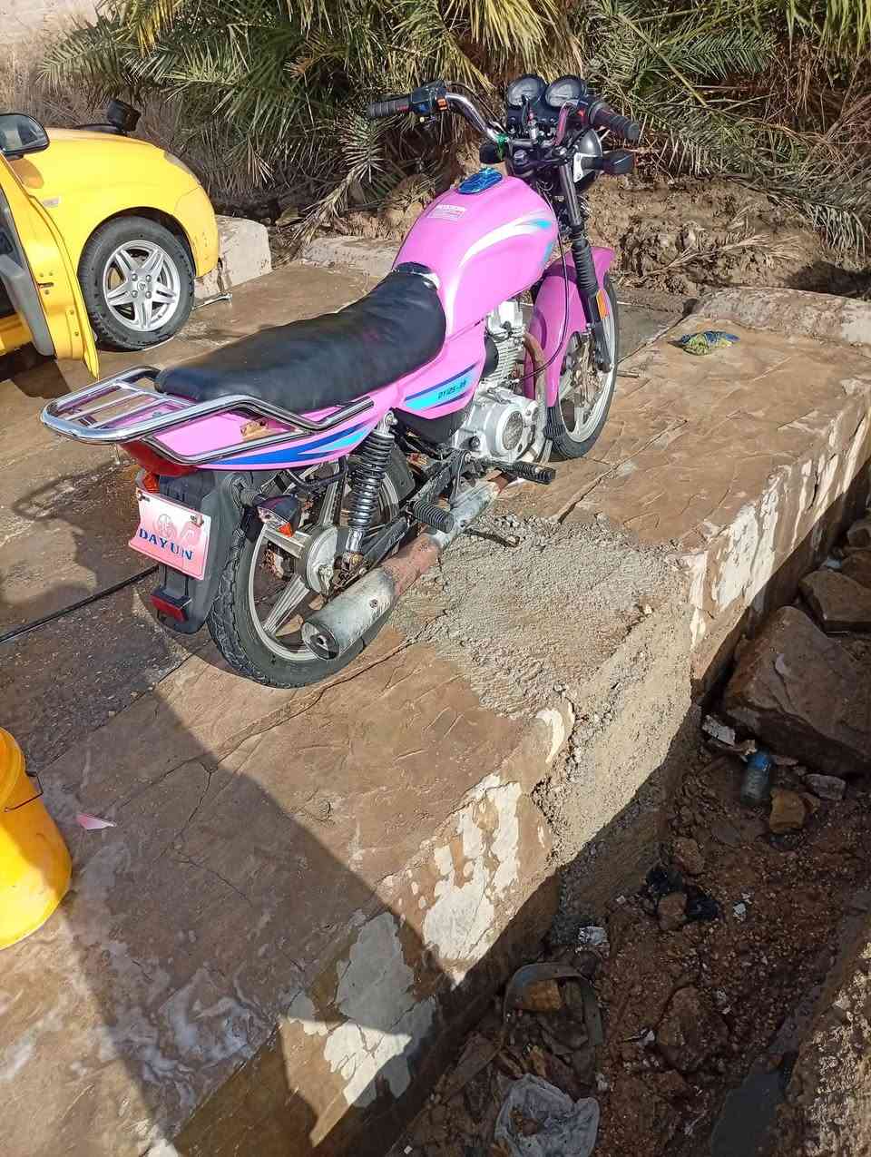 سلام عليكم دراجه لبيع الدراجه نقصه بس دبلاات عوج شويه كلك كلك مكفوله من السرقه السعر 550 وبيه مجال حك الجيه الرقم ***********
