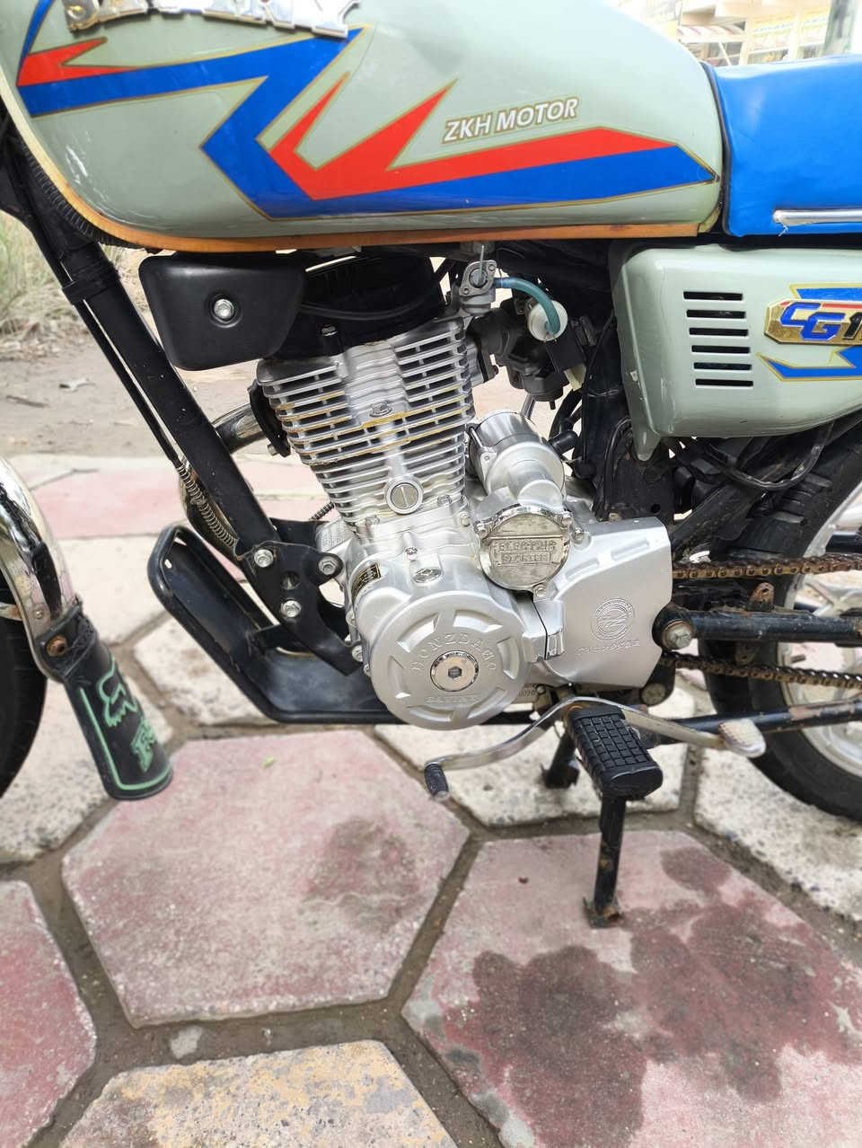 السلام عليكم دراجه سيفان للبيع موديل 2024 اوراق كل نقص ما بيها مكفوله مكان الدراجه ابي غرق حي المرتضى سعر الدراجه 575 وبيها مجال حك الجيه رقم صاحب الدراجه ***********
