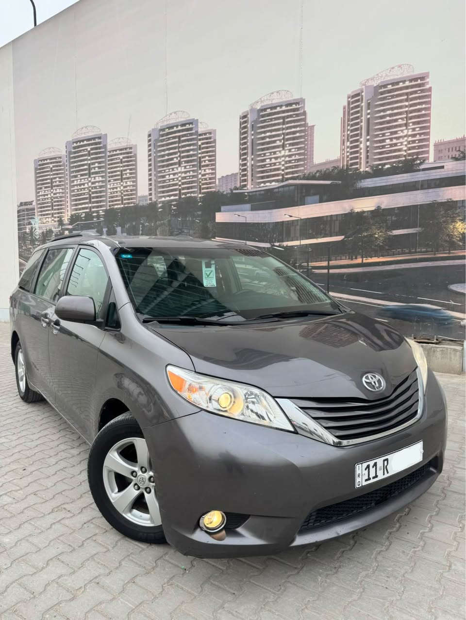 بسم الله الرحمن الرحيم 
        «للبيع فقط»
 TOYOTA SIENNA 2015  
السيارة مخزنة ماشية 56 الف فقط 
شرط الفحص وين ميعجبك——

كلين تايتل – مكفول من كلشي ✅
صور امريكا والكارفاكس مرفقة بل صور
بيه فقط بل عراق مضروبة 
طابوكه بل بنيد ومصلحة عله كده
موضحه بل صور
وبيه مكانات pdr

الفئة: LE موصفات عادية 
* شاشة 
* كامرة خلفية 
* شاشة اعطال
* تحكم ستيرن جهتين
* كروز سرعة
* ابواب سلايت كهرباء
* كشن السائق كهرباء 
* تبريد 3 قطع
* 7 راكب
* لايت اوتو + نهاري
* كشافات ضباب

حجم المحرك: 3.5 لتر V6 قوي 💪
كير اوتو ماتيك + سبوت 6 سرعات🔥

رقم بغداد + سنوية + هزه كله جديد جاهز✅

—— مسويله ادامه كامله دهن + فلاتر 
نوزلات بلكات فلتر فيت بم تخم تايرات
الصدر كله بلادي 100‎%‎ ———✅
____السيارة جاهزة ونضيفة جدا 
بيه فقط نقص واحد بوري التبريد مزروف
واذا ضلت منا لشهر اني اسوي

للاستفسار : *********** (ابوسيف)
الموقع 📍: < بغداد.الغزالية>
السعر  💵: < 235 ورقة > بيه مجال بسيط
اتشوف السعر غالي السيارة نضيفة جدا
وماكو بنضافتة وبموديله بل عراق كله
واذكر 😒(كلين وماشية 56)

اسف عل اطلة 🌹بس ذكرت كلشي
 علمود لحدايضل يسئل🙃 بغداد, العراق
