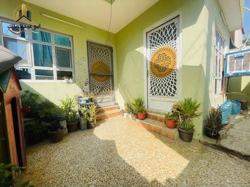 السلام عليكم ،،،،
🏡دار للبيع 🏡
الموقع 🌎:-الملايين الاولى
 (خلف الكمرك)📍
المساحه 📐125م✅ 
الواجه📏 8م✅
التفاصيل :-
2غرف نوم ✅
استقبال ✅
هول +مطبخ +مشتملات✅
خدمات كامله ✅
السعر 80مليون وبي مجال✅
للاستفسار اكثر :-
***********☎️
***********☎️
