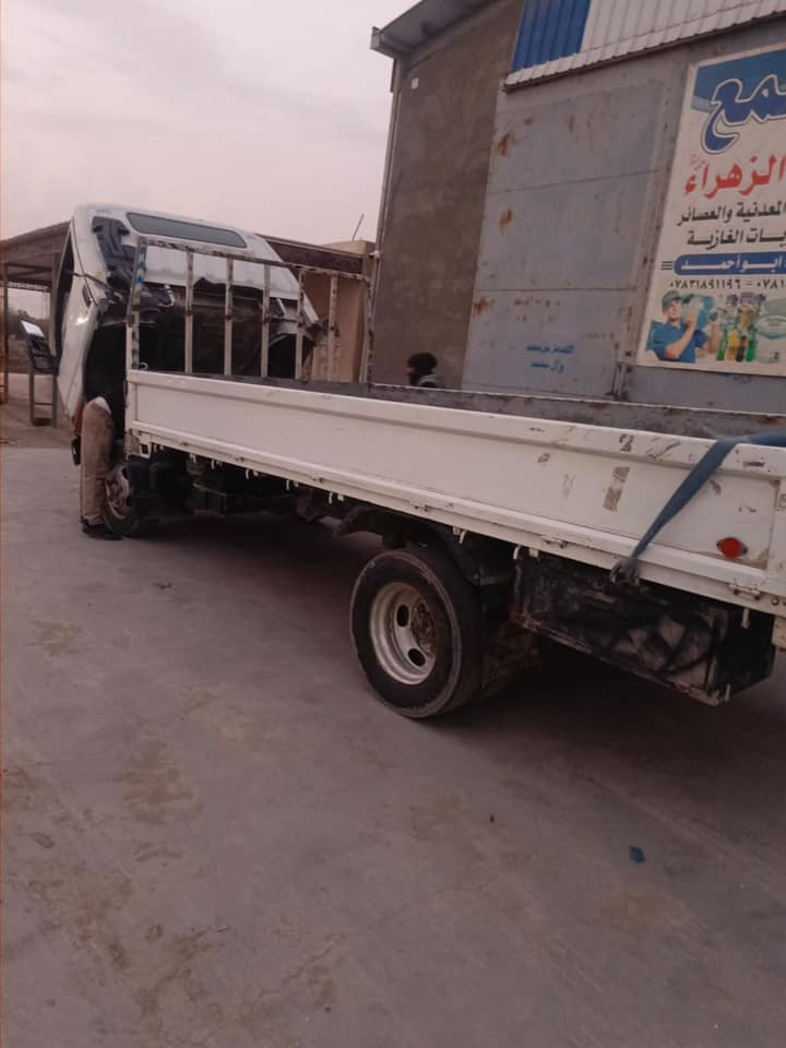 السلام عليكم 
كنتر مستبوشي للبيع 1997 
السياره نضيفه وحلوه ( محور) 
طول البدي 4 أمتار ونص للأستفسار اكثر ***********
المكان ناصريه
