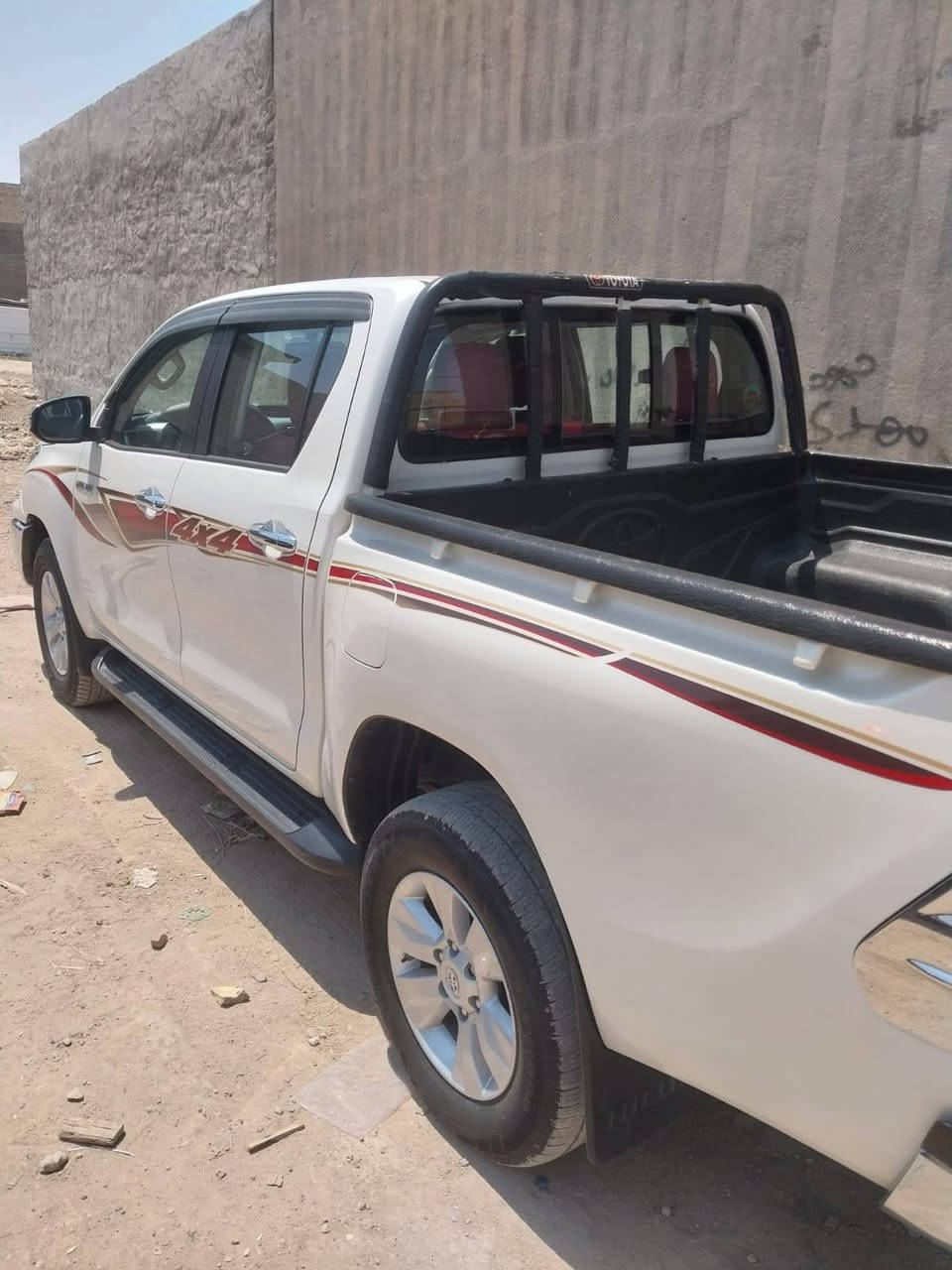 سلام عليكم بيكم تيوتا هايلوكس رقم دهوك للبيع ٢٠١٨ مواصفات سعوديه دفع رباعي ماشيه ١٦٢ السياره مكفوله ماعدا كم رعصه بيه للتواصل على الرقم 0771 383 01422
***********
