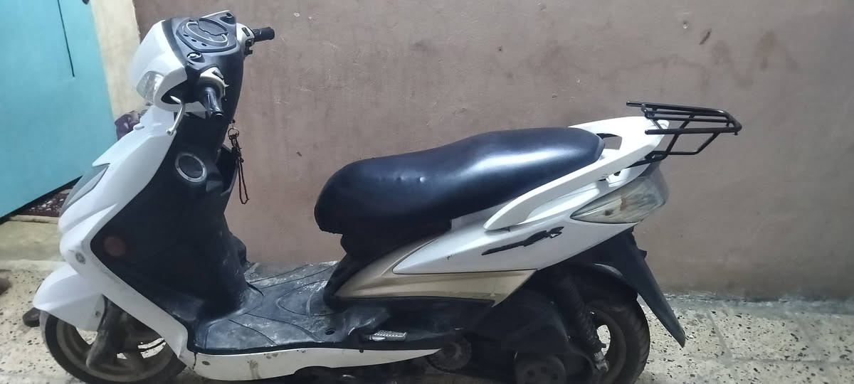 سلام عليكم مره خصت المسؤول 
سكنس فحل نوزل دراجه حلوه وما مفتوحه ابد المكينه حلوه والقبق مال كلجات موجود عندي ضامه ودراجه خير من الله 
الموقع المدينه صدر
 سعر خاص +الرقم:***********
اتصل وبيك خير وتدلل
