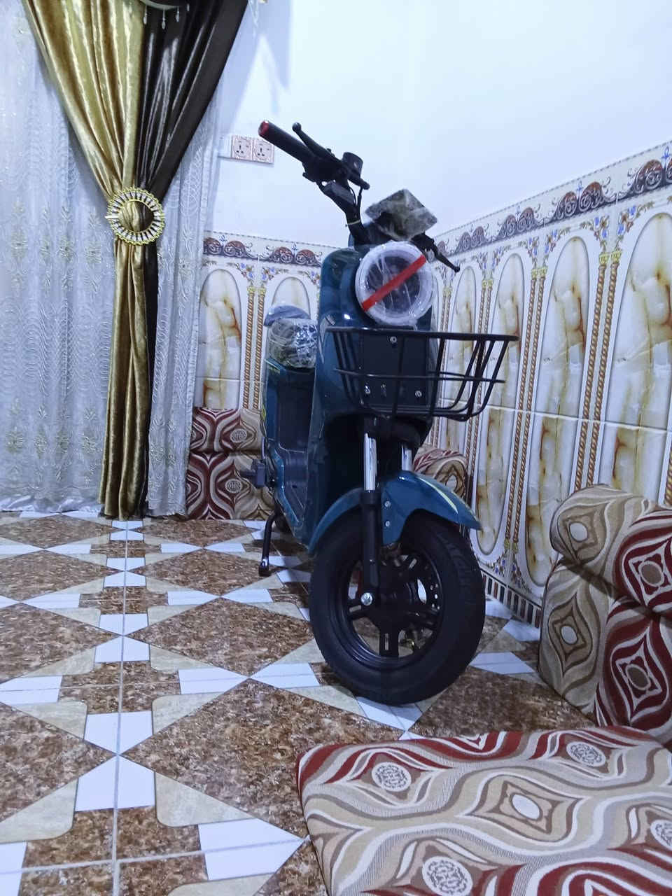 دراجه لل بيع شحن دراجه جديده كلش موديل 2024 مخزونه نضيفه كلش بعده وكيل برقي ما مفتوح بيهي السعر 500 وبهي مجال قليل مكان بصره ابو الخصيب رقم ***********
