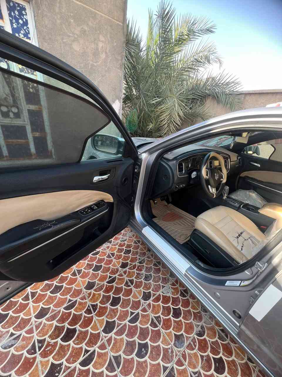 *********** 
دوج جارجر 13 وارد كندي كفالة عامة
سنوية جديدة 

3600 مكينة جديدة
تخم تاير  حدادية

السعر 155

