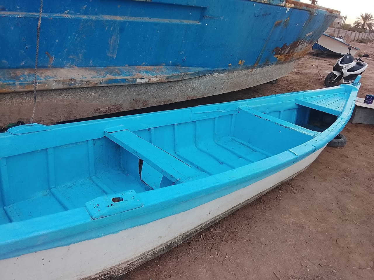 السلام عليكم بلم فاوي للبيع طول 7متر وعرض متر وعشرة ارتفاع من النص 50سم المكان بصرة ابو الخصيب 
السعر 550
الرقم ***********
