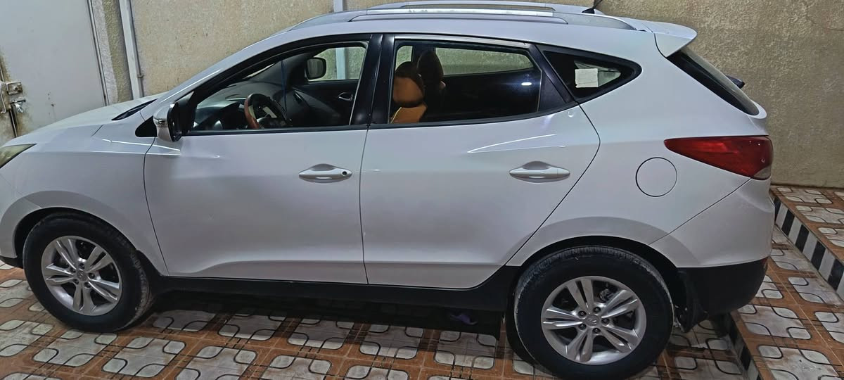 السلام عليكم  توسان 2012خليجي بسمنه تحويل بكل وقت فووول عدا البانوراما السياره مكفوله من الحادث صبغ باب العبري محرك 2400 دوش
محرك وكيروتخم تاير مكفولات 

تبريد ثلج  تدفئه 

حداديه صدر  نظيفه جدا  جديد 

السعر 133

***********///***********
