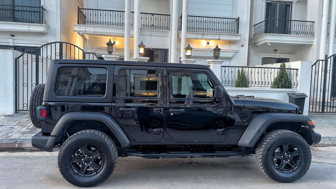 جیب رانکلر ٦ سلندر من ارغب نوع sport plus
ماشية ٣٥ الف مايل
موديل ٢٠٢٣ حادثه بس سرقة بدون ضربة 
صار بيها هنا ٥ أصابع صبغ ل دوسة
سيارة بدون دواخل بدون ارباك 
موفقة تظليل ٪؜٨٠ مرور معها و سيارة مرقمة اربيل بسمي
سيارة كلش نظيفة كل شيء بشرط 
لون اسود داخل مشمشي كشنات جلد
مسروف عليها بل امريكا كت ترفيع ٣،٥ انج و 
كت كامل مبدل دبل و لفات من نوع روف كانتري امريكية 
سعر ٣١٠ بيها شوية مجال

جيب رانگلەر ٢٠٢٣ رەنگی رەش قەتران ٦ پستن مەکینە مەرغوب
سەیارەکە حادیسەی نیە تەنها دزینی پارچەکانیە
موافقەی جام رەشی لەگەل دایە 
سەیارەکە ٣،٥ انج بەرز کریتەوە لە لایان شەریکی روف کانتری
نرخی ٣١٠ کەمێک مجال

موبايل: ***********
