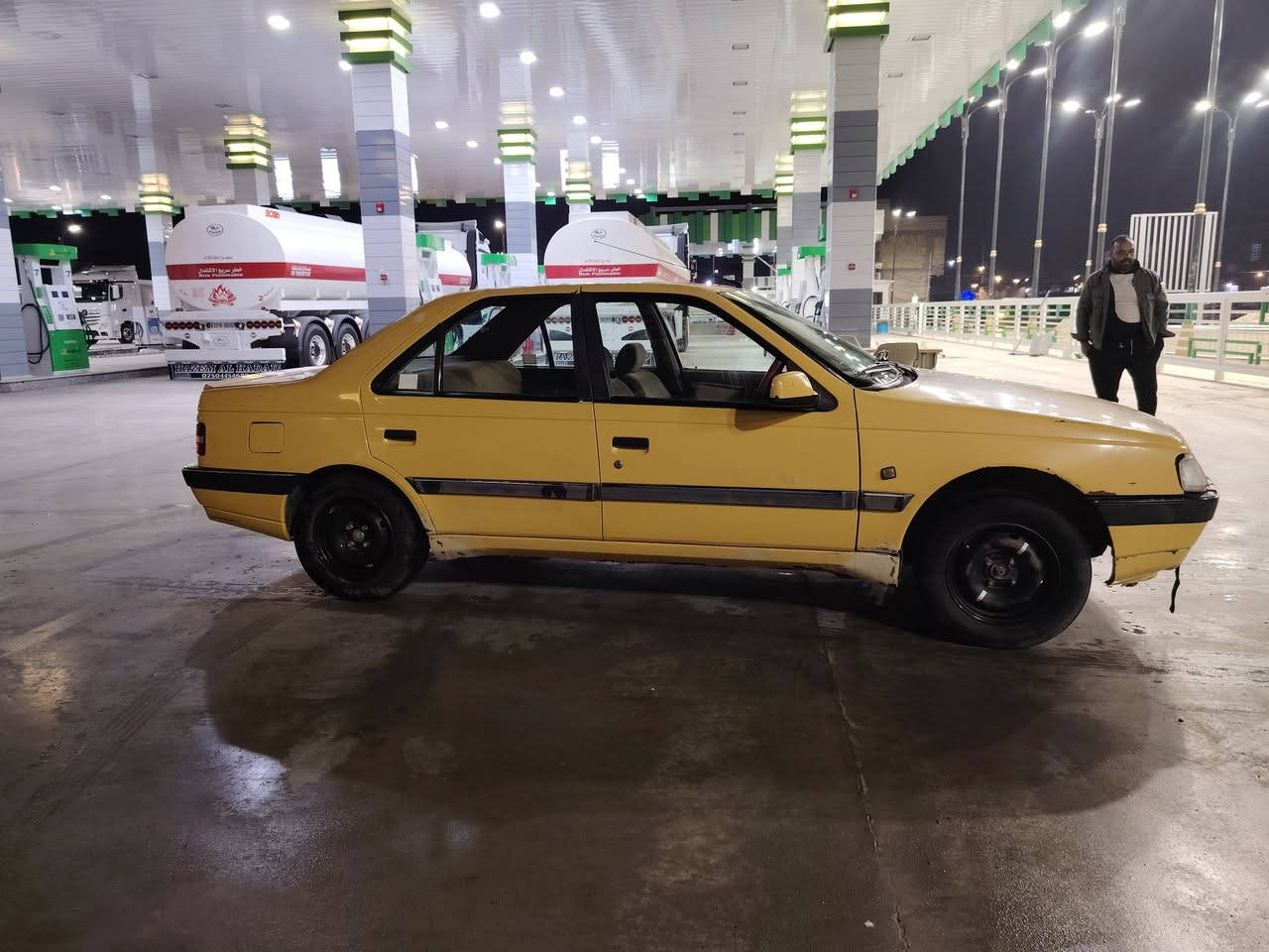 سلام عليكم🌹 بيجو أكد موديل 2016 مكينه قبل شهر مجفته تجفيت عام يعني عام كله جديد هيه والكير صدر خلفي جديد الأمامي 70بل100 تخم تاير قبل فتره شديته مابيه لا ضربه ولا صبغ بيه بل ذيول مصحات كدامك بل صور وبيه ضربه بوري😜 بل تكمه سياره نضيفه عنوان بغداد سبع قصور الاتصال *********** سعر 45 وبيه مجال 👍
