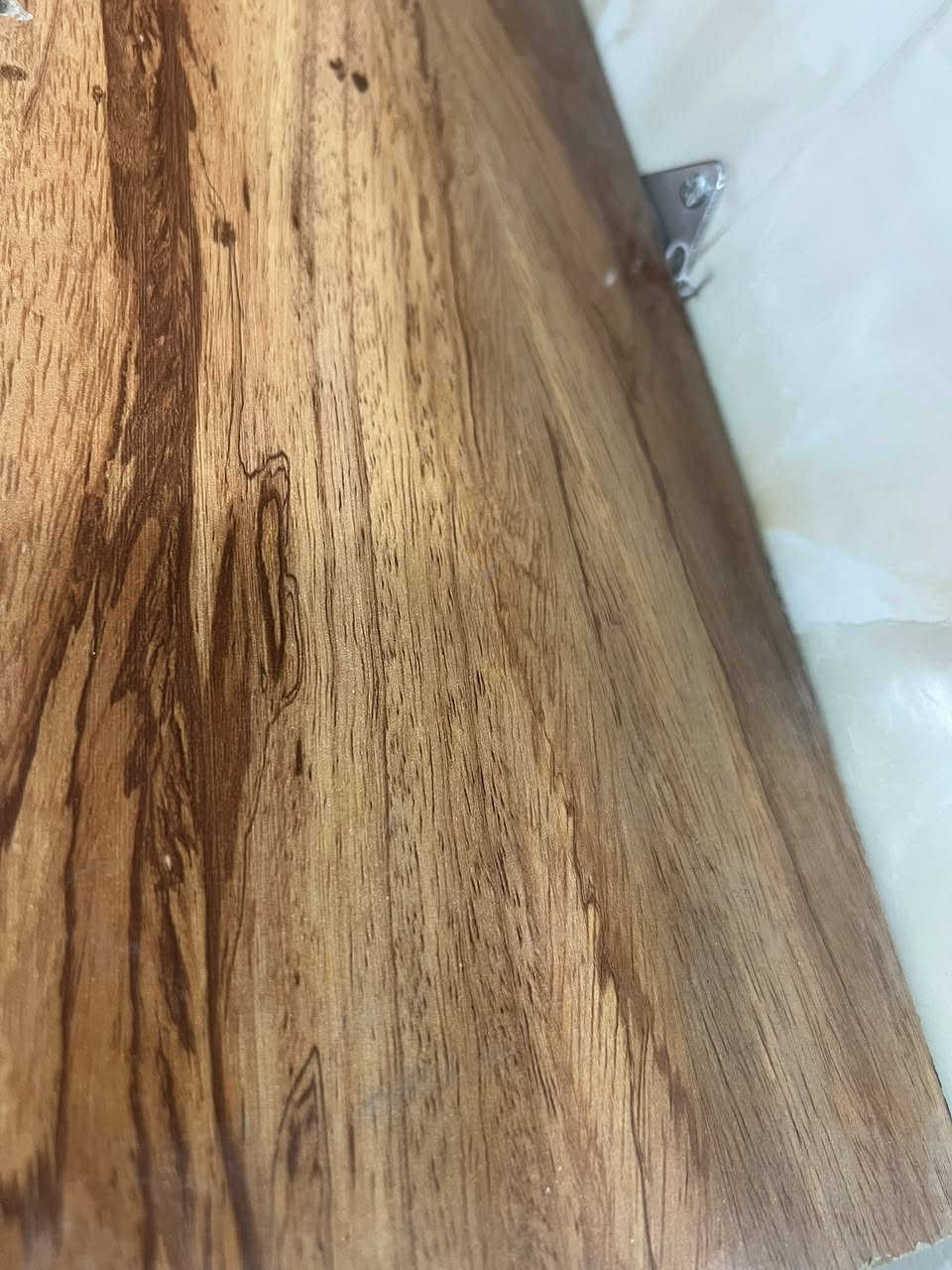 6 قطع رفوف مرتبات 3 قطع ع متر+3 قطع ع متر ونص المجموع 6 قطع العرض 20cm ***********
