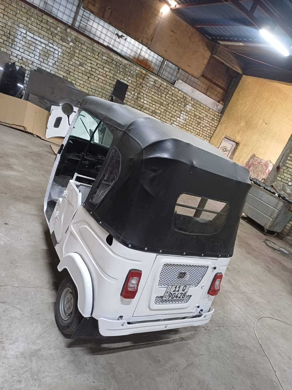 السلام عليكم ورحمة الله وبركاته 

تكتك موديل 2021 شهر 11 
رقم وسنويه وشرط تحويل 
التكتك معمره تعمير كامل كلها 
صابغه صبغ عام مكينه مجفته 
السعر مناسب لشراي للاتصال 
*********** مكاني بغداد الكماليه
