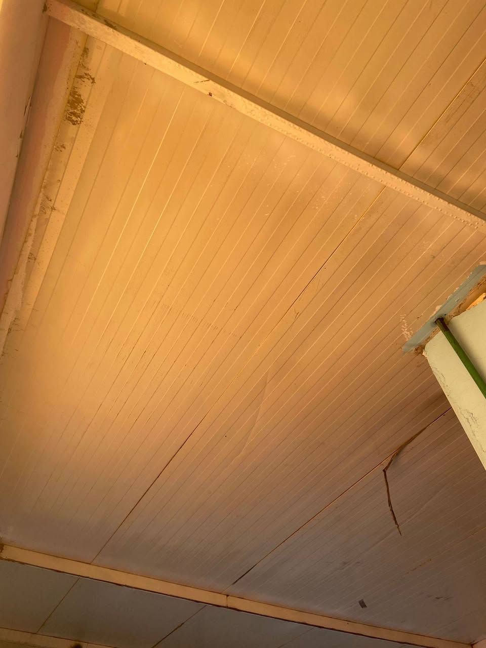 السلام عليكم سندويج للبيع درجه اوله  عدد ١٠ قطع قياس الوحده ٩ متر (ابيع شلع) الشراي يتصل ***********
